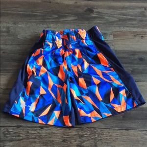Under armour basketball shorts size 6 Boys